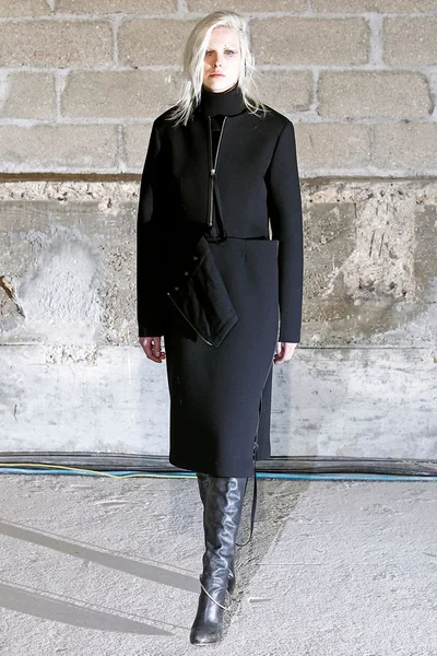 Look 12